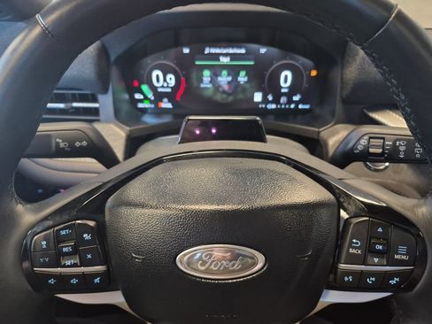 Used 2025 Ford Explorer Platinum image 28