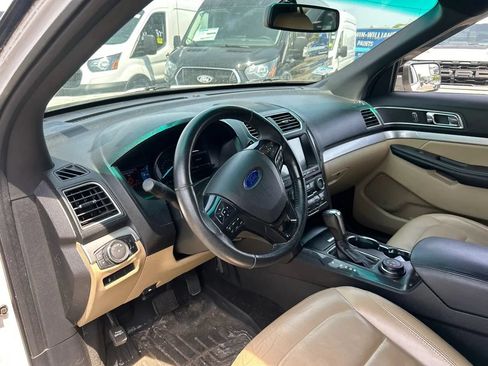 Used 2017 Ford Explorer XLT w/ Equipment Group 202A AWD/4WD image 5