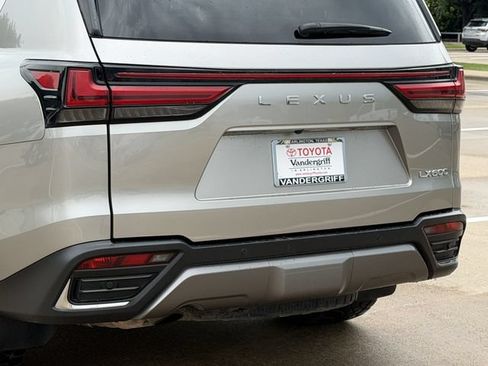 Used 2023 Lexus LX 600 4WD w/ Accessory Package (Z1) image 6