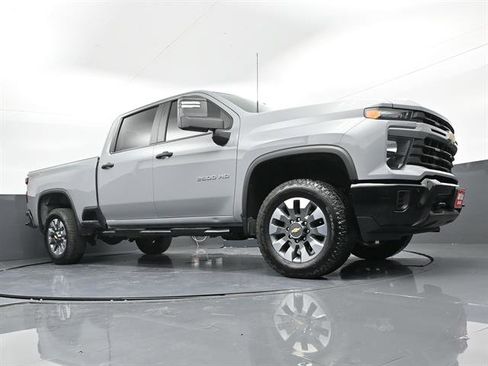 Used 2025 Chevrolet Silverado 2500 Custom w/ Custom Value Package image 28