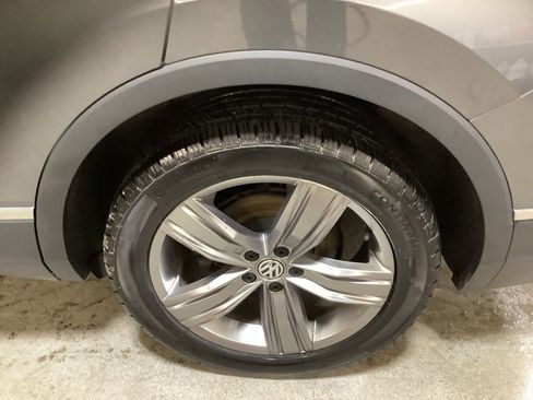 Used 2021 Volkswagen Tiguan SEL image 12