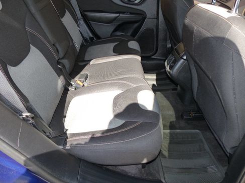 Used 2016 Jeep Cherokee Sport image 31