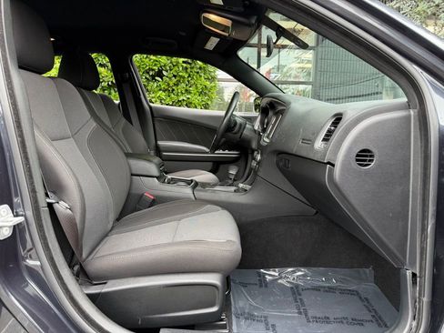 Used 2019 Dodge Charger SXT RWD image 31