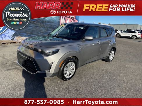Used 2023 Kia Soul LX image 1
