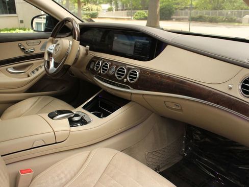 Used 2019 Mercedes-Benz S 560 4MATIC Sedan w/ Premium Package image 22