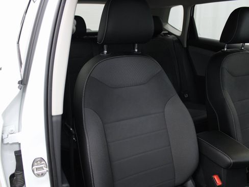 Used 2022 Volkswagen Taos SE image 30