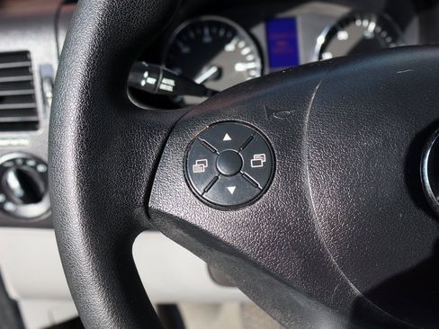 Used 2018 Mercedes-Benz Sprinter 2500 image 25