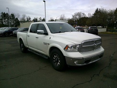 Used 2014 RAM 1500 Laramie w/ Convenience Group image 7