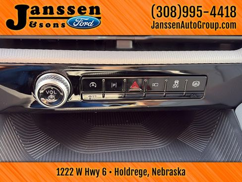 New 2025 Ford Explorer Active w/ Active Comfort Package image 17