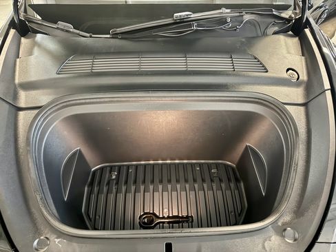 Used 2023 Tesla Model Y Long Range AWD/4WD image 16