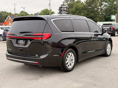 Used 2021 Chrysler Pacifica Touring-L FWD image 9