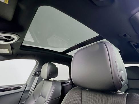 New 2026 Porsche Macan Base image 14