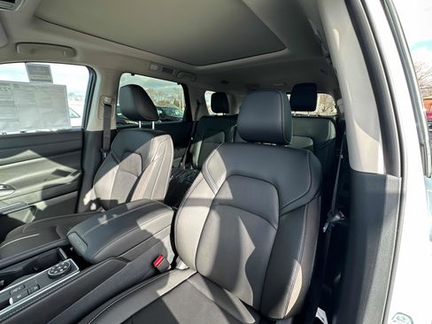 New 2026 Nissan Pathfinder SL w/ SL Premium Package (P04) AWD/4WD image 25