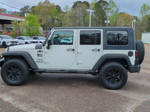 Used 2010 Jeep Wrangler Unlimited Sport image 8