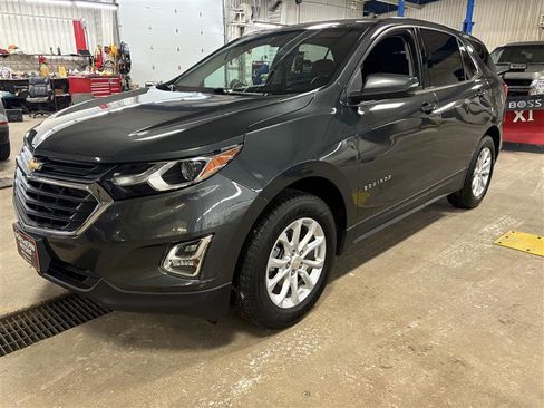 Used 2019 Chevrolet Equinox LT image 2