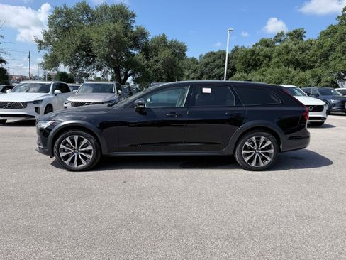 Certified 2025 Volvo V90 B6 Cross Country Plus AWD/4WD image 3