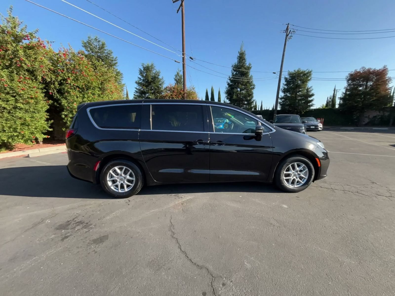 Used 2025 Chrysler Pacifica Select FWD image 15