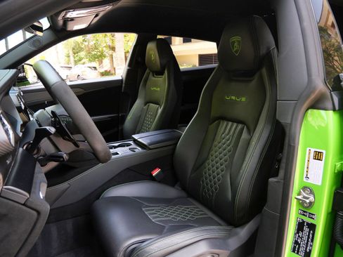 Used 2023 Lamborghini Urus Performante AWD/4WD image 32