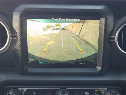 Used 2023 Jeep Wrangler Unlimited Sahara AWD/4WD image 5