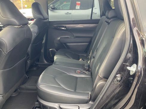 Used 2020 Toyota Highlander Limited image 9