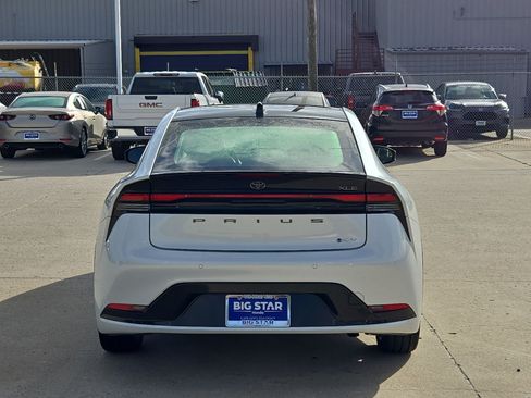 Used 2024 Toyota Prius XLE FWD image 5