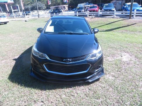 Used 2018 Chevrolet Cruze LS image 3