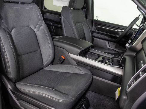 New 2026 RAM 1500 4x4 Crew Cab image 38