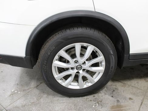 Used 2020 Nissan Rogue SV FWD image 34
