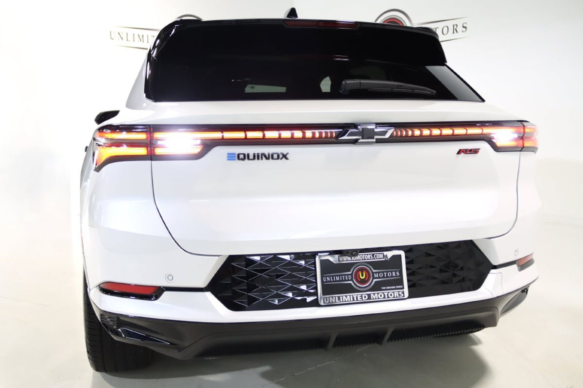 Used 2025 Chevrolet Equinox EV RS FWD image 32
