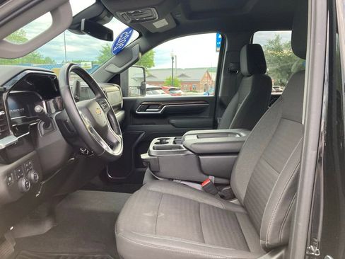 Used 2025 Chevrolet Silverado 3500 LT w/ Safety Package AWD/4WD image 3