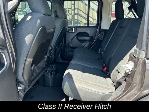 Used 2025 Jeep Wrangler Unlimited Rubicon AWD/4WD image 25