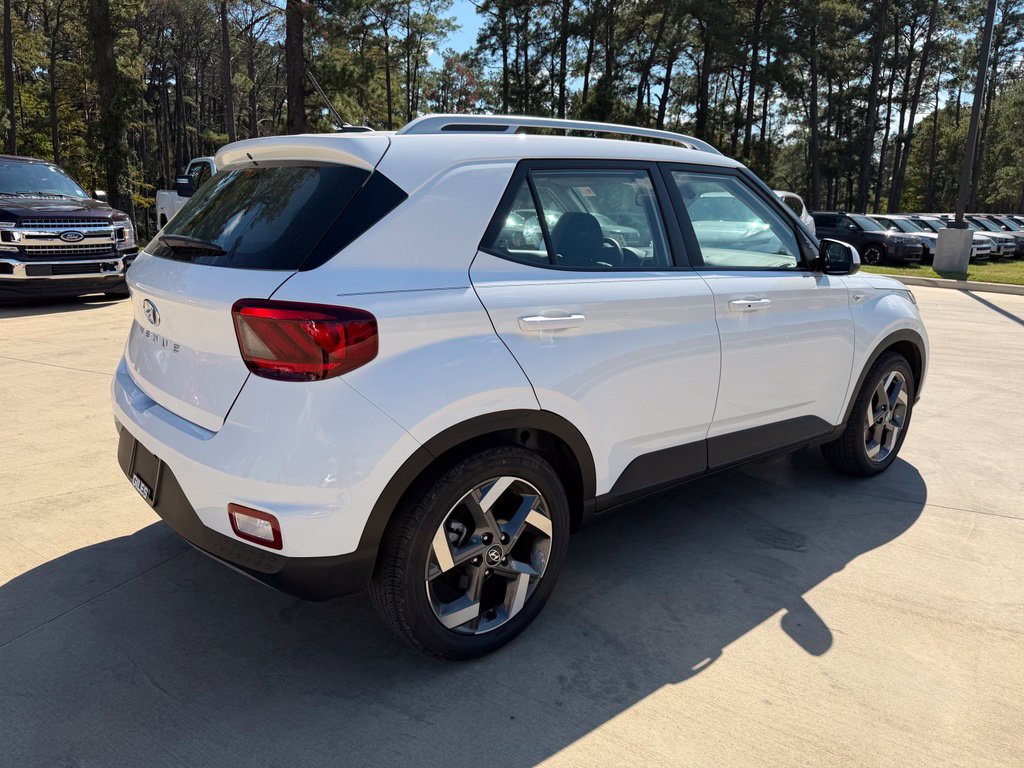 Used 2026 Hyundai Venue SEL FWD image 4