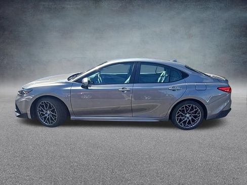 Used 2025 Toyota Camry SE w/ Convenience Package FWD image 4