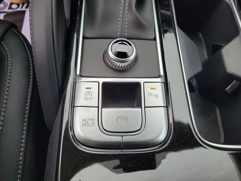 Certified 2025 Kia Telluride EX w/ EX Captain's Chair Package FWD image 18