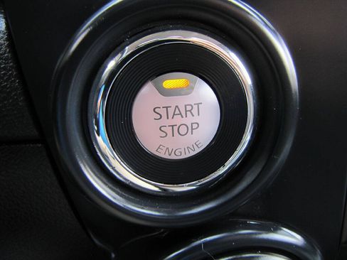 Used 2024 Nissan Titan SV w/ SV Convenience Package AWD/4WD image 40