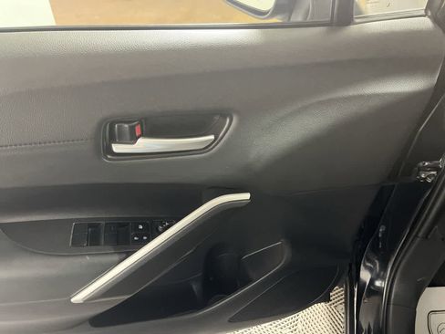 Used 2025 Toyota Corolla Cross XLE image 13