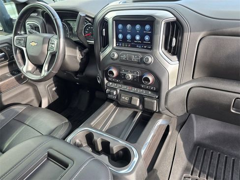 Used 2021 Chevrolet Silverado 2500 LTZ w/ LTZ Premium Package image 11