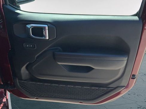 Used 2021 Jeep Gladiator Willys image 9