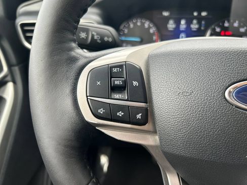 Used 2022 Ford Explorer XLT w/ Equipment Group 202A AWD/4WD image 24
