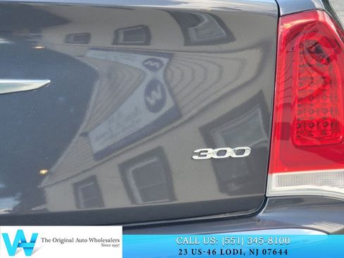 Used 2017 Chrysler 300 Limited RWD image 14