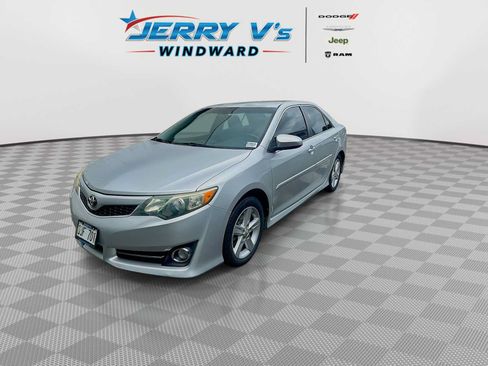 Used 2014 Toyota Camry SE FWD image 4
