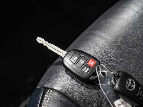 Certified 2017 Toyota Camry XLE image 28