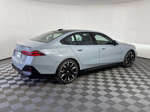 New 2026 BMW 550e xDrive image 7