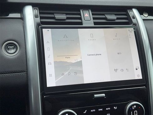 Used 2024 Land Rover Discovery S image 31