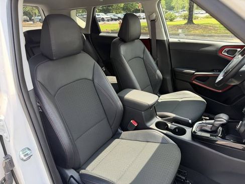 Certified 2025 Kia Soul GT-Line FWD image 38
