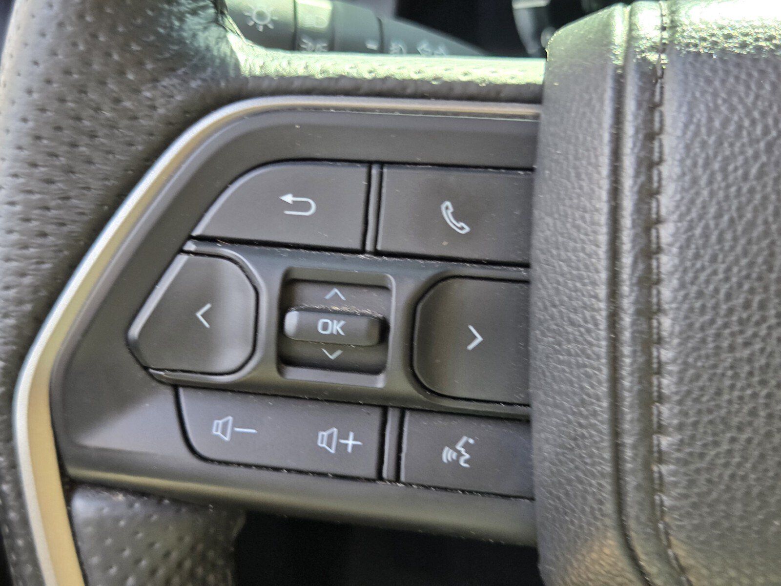 Used 2024 Toyota Tacoma TRD Off-Road AWD/4WD image 31