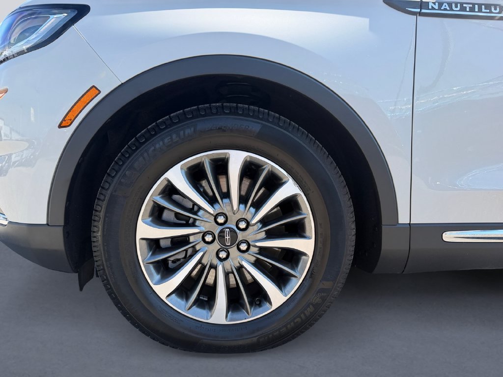 Used 2022 Lincoln Nautilus AWD w/ Premium Package image 9