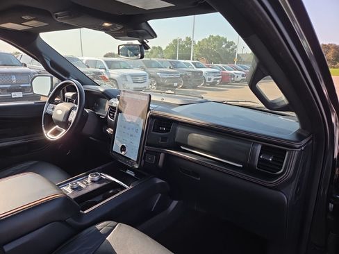 Used 2023 Ford Expedition Max Platinum AWD/4WD image 13