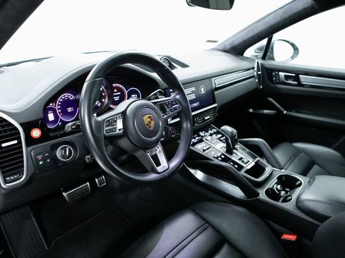 Certified 2022 Porsche Cayenne Turbo image 4