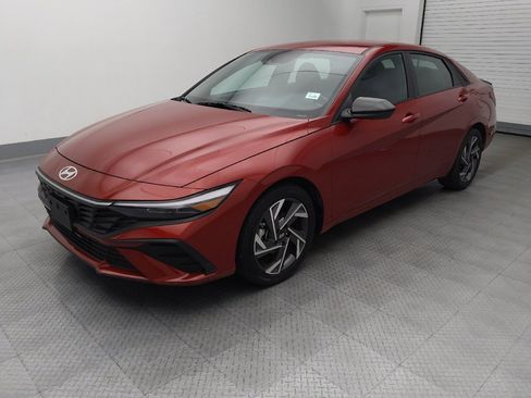 Used 2025 Hyundai Elantra Sport FWD image 2